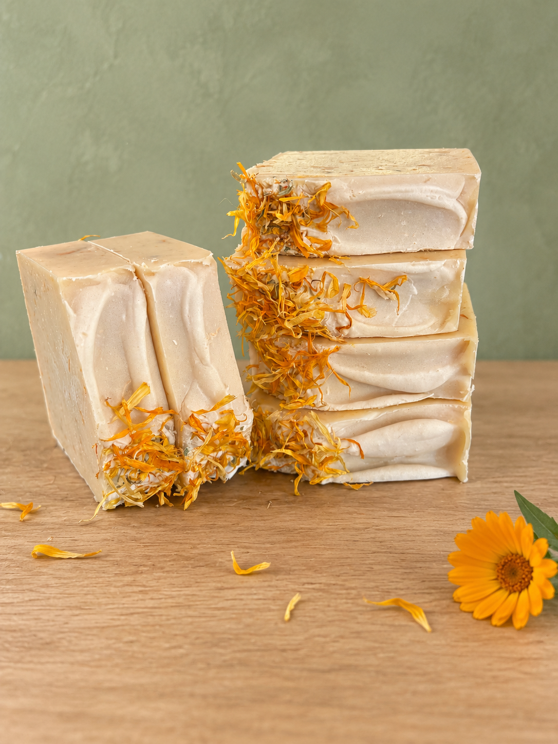 Pure Botanicals. No Added Fragrance. Palm-Oil Free